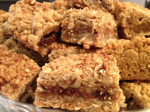 A dish of Oatmeal Carmelitas