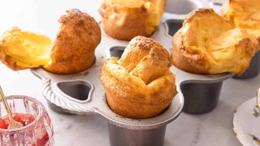 A dish of Popovers